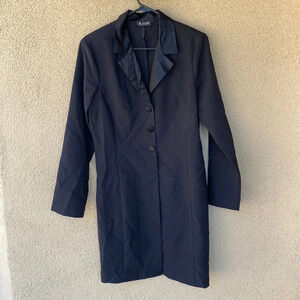The perfect light weight vintage Tuxedo style women’s  coat size medium black